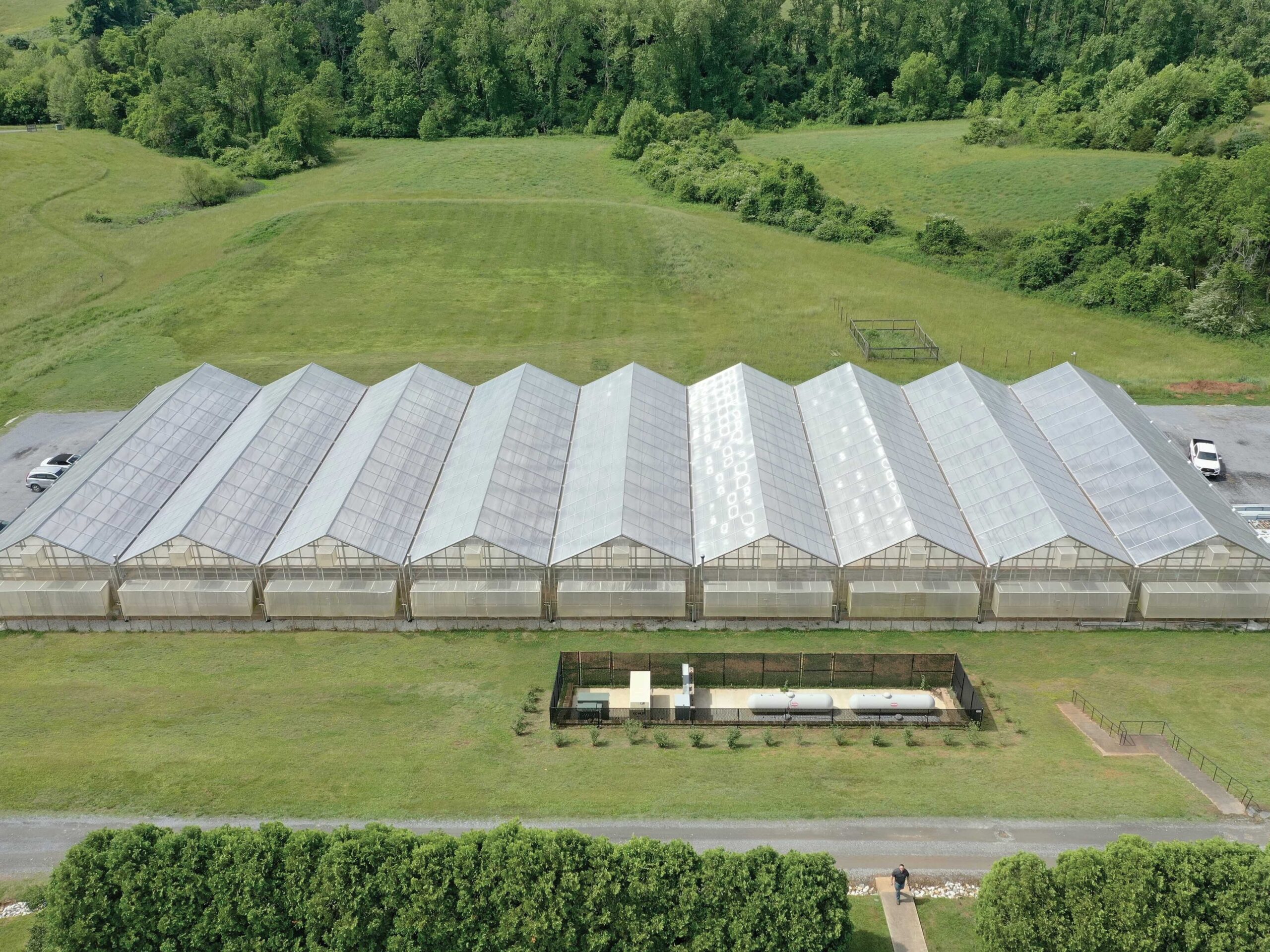 Gutter-connected greenhouse used for greenhouse farming